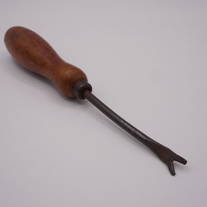 Rare 1900 Antique Nail Puller - Vintage Iron Hand Tool Collectible A00/1931