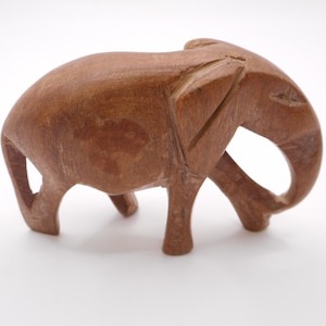 Little Wooden Elephant figurine 8 cm elephant collectible small vintage sculpture  L08/2342