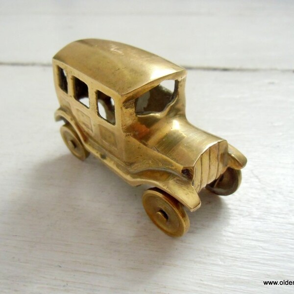 Modello di auto d'epoca in ottone massiccio: pressofuso da collezione (1,8x2,6x1,2")