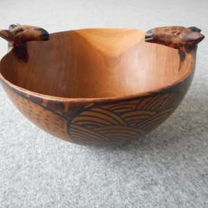 Unique Giraffe Wooden Bowl for Kitchen - Hand Carved Fruit Bowl - Home Decor Accent F03/2201