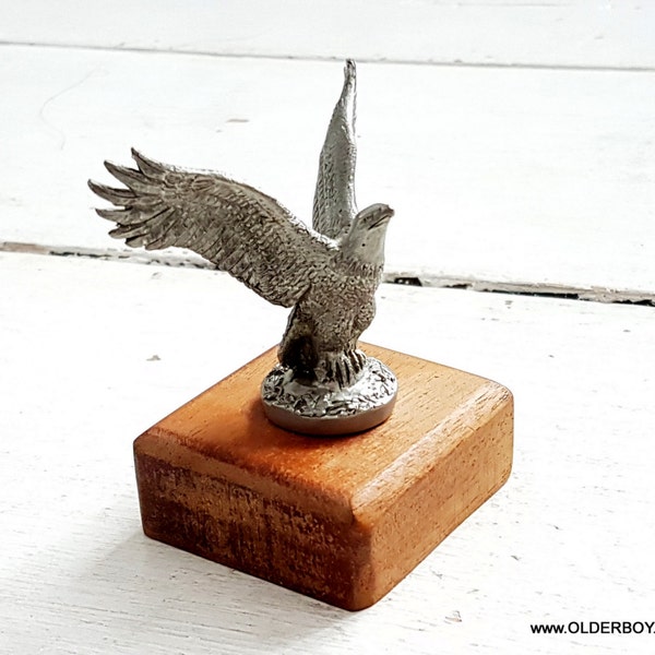 1940s Vtg little EAGLE paperweight figurine silver tone eagle vintage metal eagle on wooden stand bird figurine metal flying eagle  K07/523