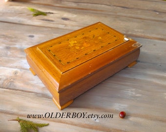 Vintage Wooden Music Box with Mirror - Unique Jewelry Storage O11/2358 OB