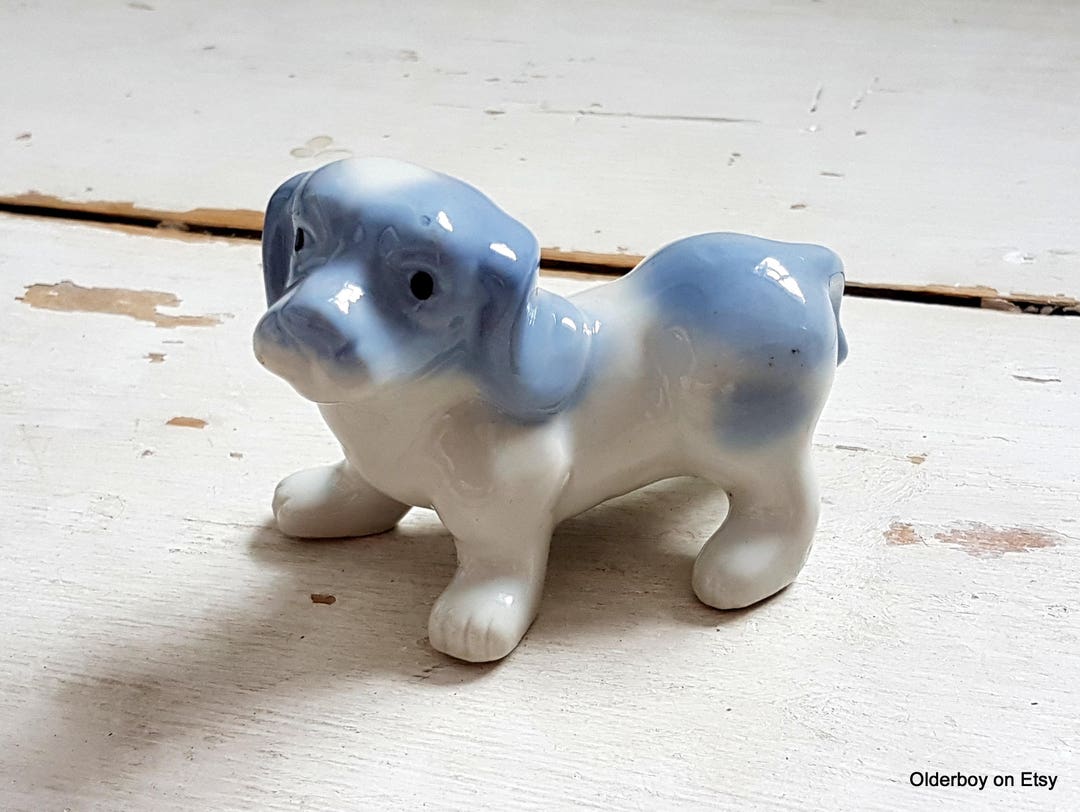 手描きの磁器製犬の置物 - 青い陶器のヴィンテージ犬コレクション