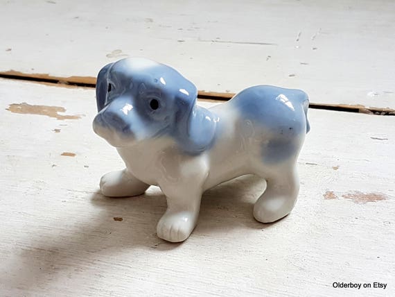手描きの磁器製犬の置物 - ブルー セラミック ヴィンテージ 犬 手描きの磁器製犬の置物 - ブルー セラミック ヴィンテージ 犬