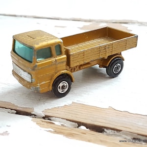 Diecasts MERCEDES TRUCK 1 series Matchbox Mercedes  LESNEY truck golden Mercedes Truck collectible truck lorry model D3/843