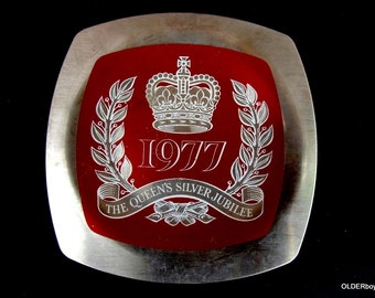 Retro Queen&#39;s Jubilee 1977 Small Metal Dish – Unique Royal Collectible E02/111