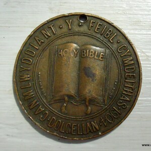 1904年 聖書協会百周年記念バッジ コイン ドルゲリー DOLGELLAU スノードニア ウェールズ バッジ 聖書クラブ A00/289