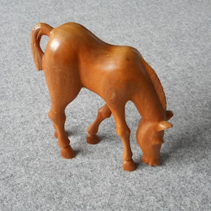 Wooden eating Horse vintage figurine L08/2297 4.9 (485)
