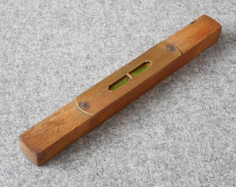 Vintage Wooden Spirit Level: British-Made Retro Tool, c.1940s