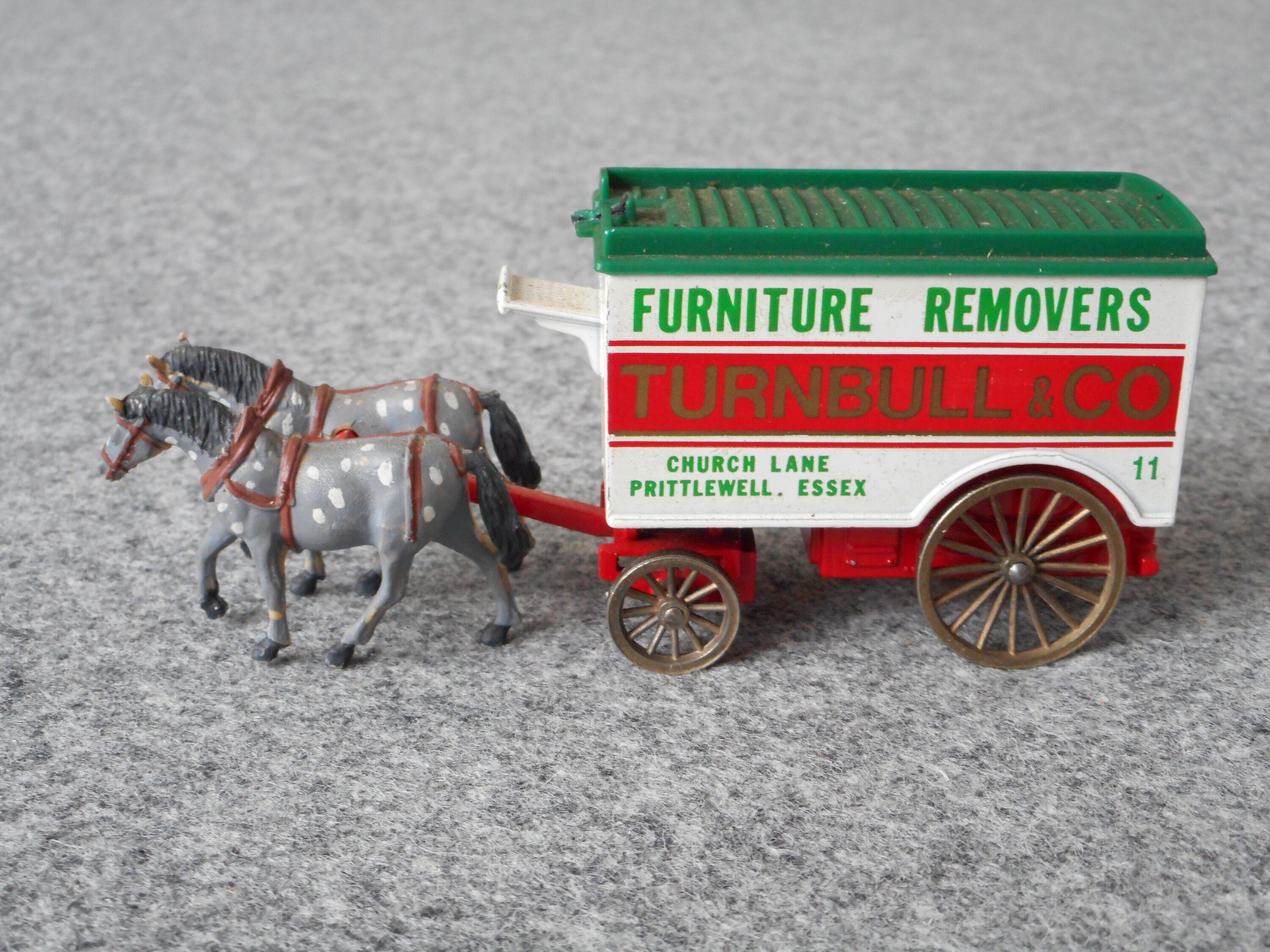 Carrosse funéraire tiré par un cheval blanc de haute qualité à vendre