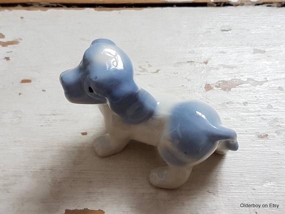 手描きの磁器製犬の置物 - 青い陶器のヴィンテージ犬コレクション