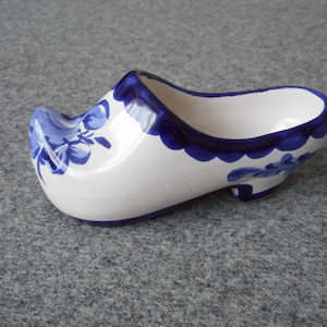Vintage porcelain Shoe ceramic netherlands porcelain boot jewelry D10/2077