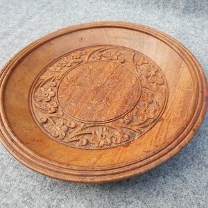 Rustic Charm Wooden Plate: Vintage Carved Bowl for Home Decor H05/1903