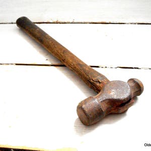 Herramienta de martillo de madera antigua, c.1930: martillo oxidado coleccionable de 2 libras/0,9 kg C01/1469