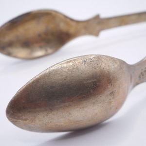 Vintage golden tone Sugar Tongs, old collectible sugar spoon // A00/1828