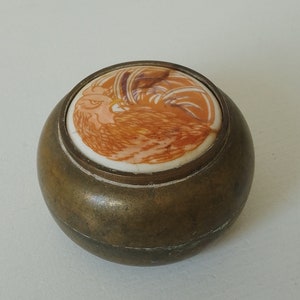 Vintage Brass Oval Box with Adorable Bird Design - Small and Charming D10/2199