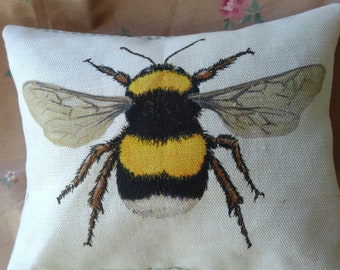 Lavender scented Bumbleebee pouch/pillow