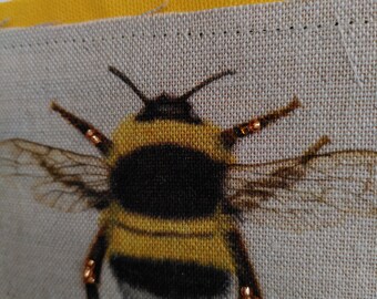 Beaded bumblebee card