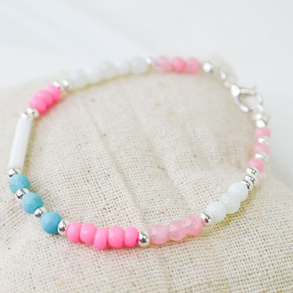 Bracelet multicolore fluo en perles de verre, bracelet coloré empilable, bracelet amitié fin, finition argent boho chic, cadeau idéal femme