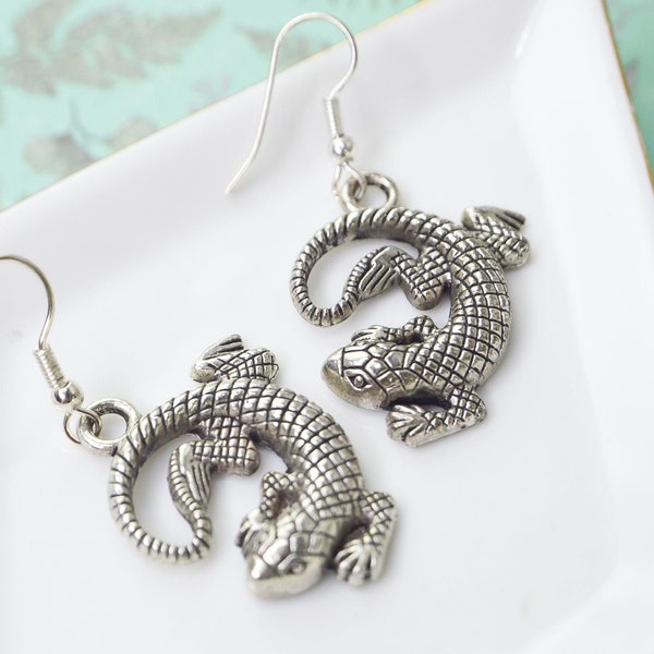 Boucles d'oreille argentées en forme lézard ou salamandre, bijou femme animaux et élégantes idéal pour un cadeau de noël ou anniversaire
