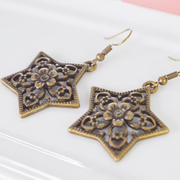 Boucles d'oreille étoile filigrané motif fleur couleur bronze, boucles d'oreille romantique pendentif cadeau idéale pour elle