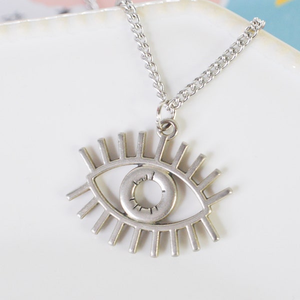 Collier pendentif en forme d'oeil argenté sur chaîne acier, collier symbolique femme oeil de protection idéal pour offrir