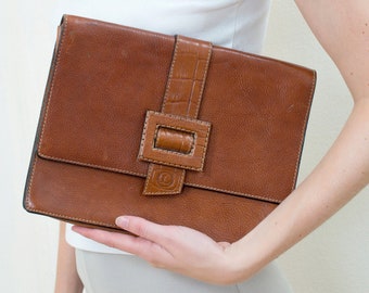 brown leather clutch | 70s fold over clutch | tan leather envelope clutch | embossed leather clutch | leather buckle clutch