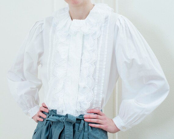 70s white cotton eyelet ruffle collar blouse | puf