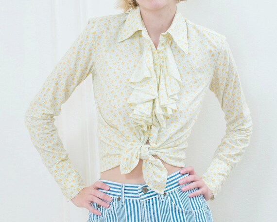 70s yellow floral ruffle blouse | flower print ruf