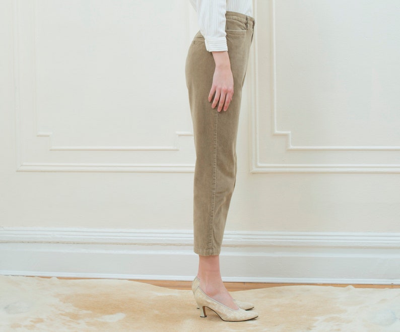 high waisted cropped khaki velvet straight leg trousers eddie bauer beige velvet preppy pants 90s tan velvet pants medium petite