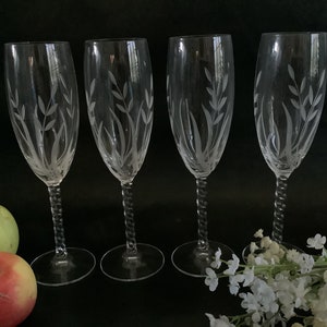 4 vintage champagne flutes. Crystal engraved vintage French champagne glasses. Champagne flûtes in perfect condition- they sing!