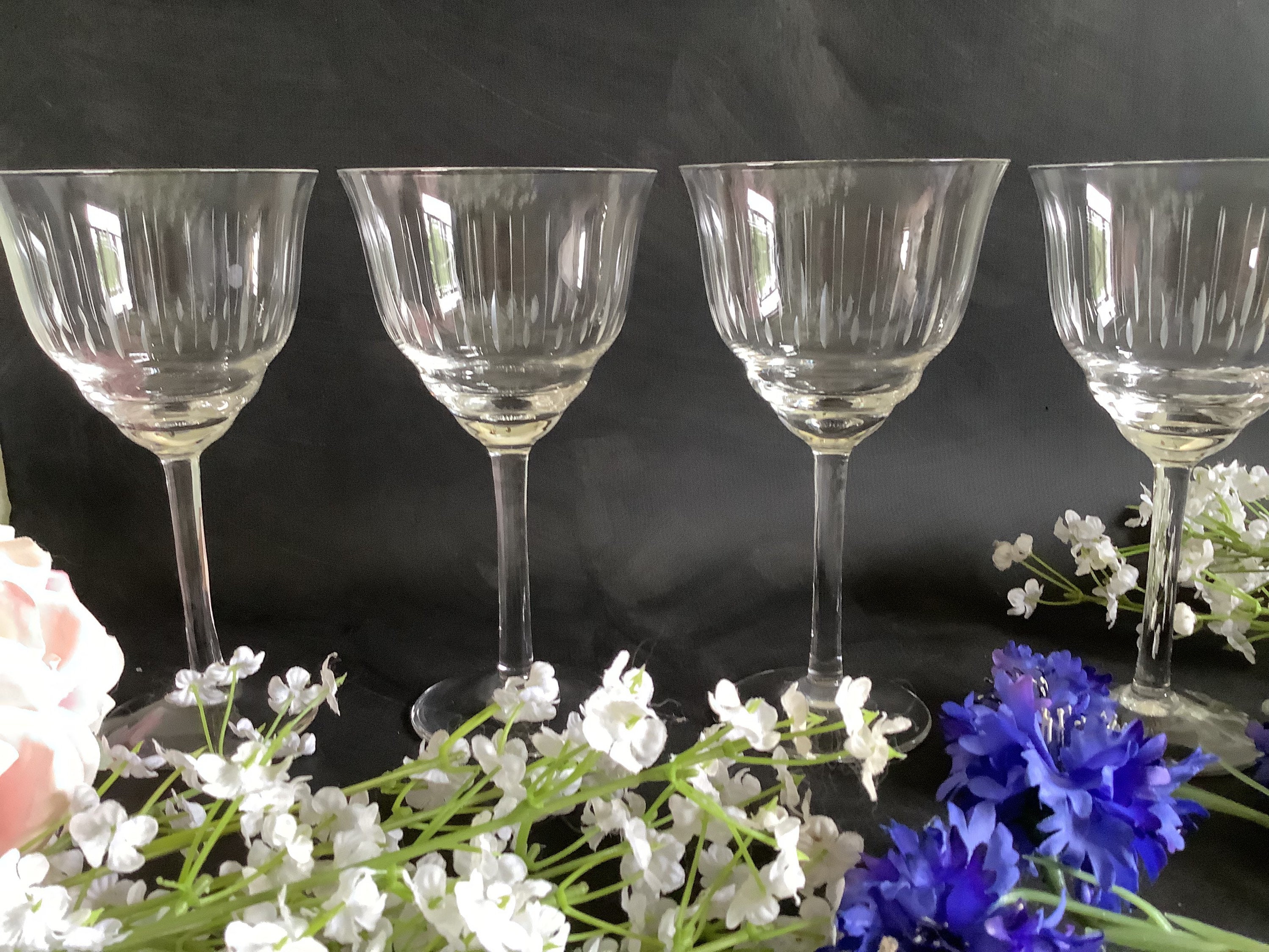 Ensemble de 4 Verres à Vin en Cristal Des Années 1950. Rare Ensemble 1950, Gravé d'une Beauté Époust