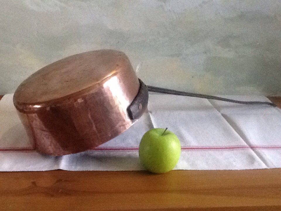 Lourd Antique Français de Cuivre avec La Longue Poignée en Fonte. Très Vieille Casserole Cuivre. Cam