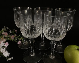Crystal de Sèvres white wine glasses. Set of 5 crystal de Sèvres vintage French white wine glasses in perfect condition.