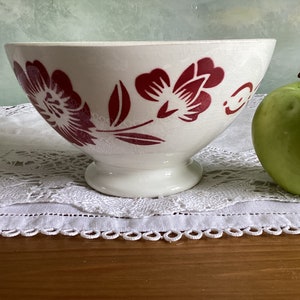 Antique Digoin café au lait bowl. Large Digoin coffee bowl in cream and red. Grand mothers bowl. Vintage French coffee bowl.