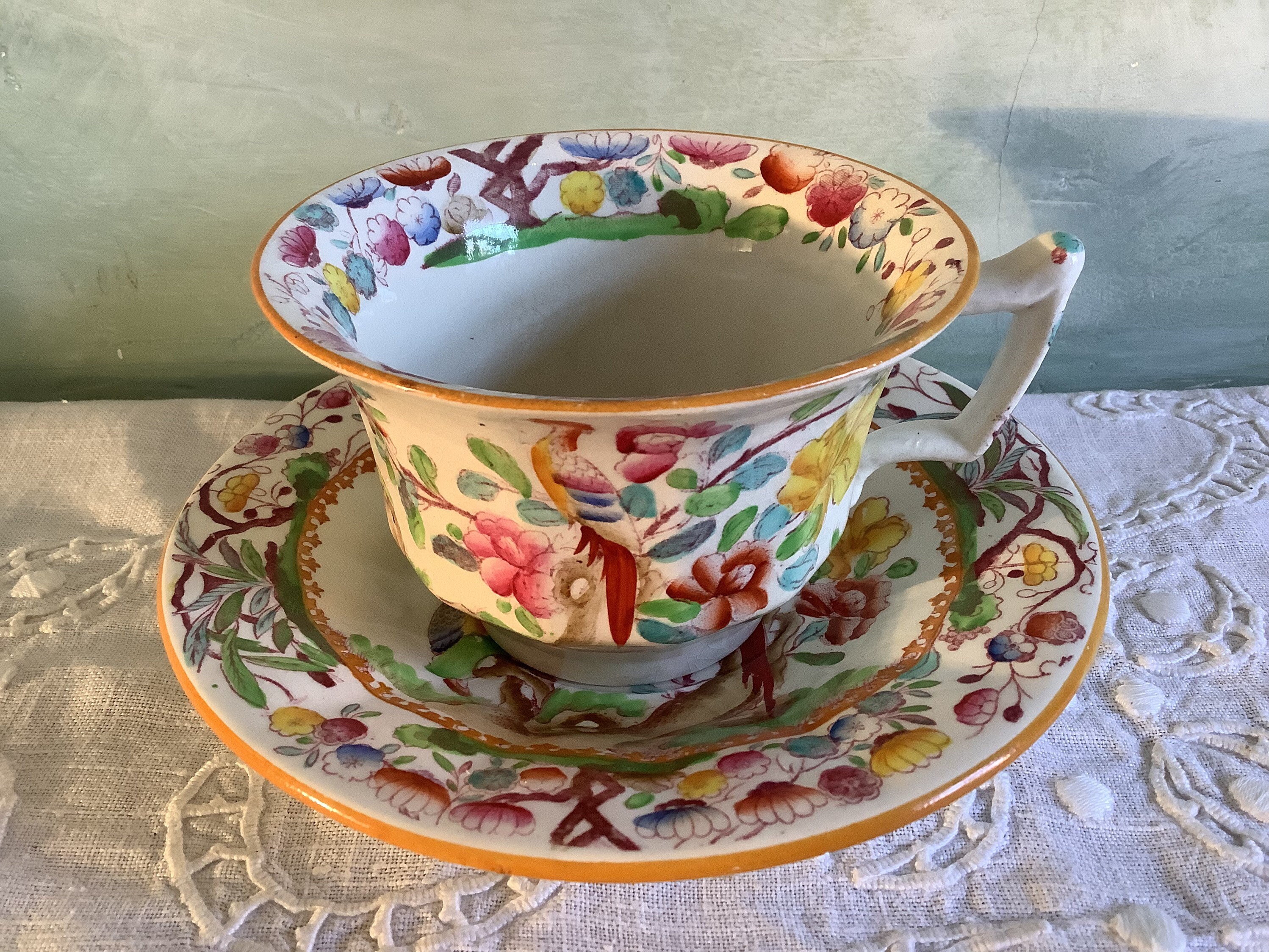 Tasse à Thé et Soucoupe Vintage. Paons Fleurs, Tasse Très Décorées. Fabriqué en Angleterre.