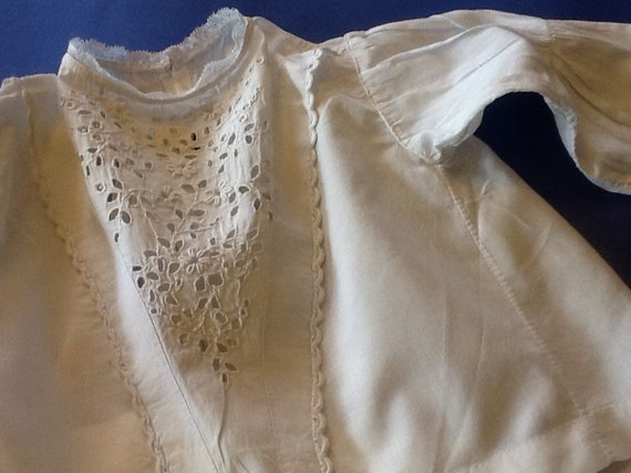 Antique French baby blouse. Entirely hand sewn, e… - image 2