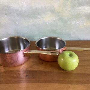 2 copper and stainless steel pans with brass handles. Beautiful vintage French copper pans in excellent condition. Set of 2 copper pans.