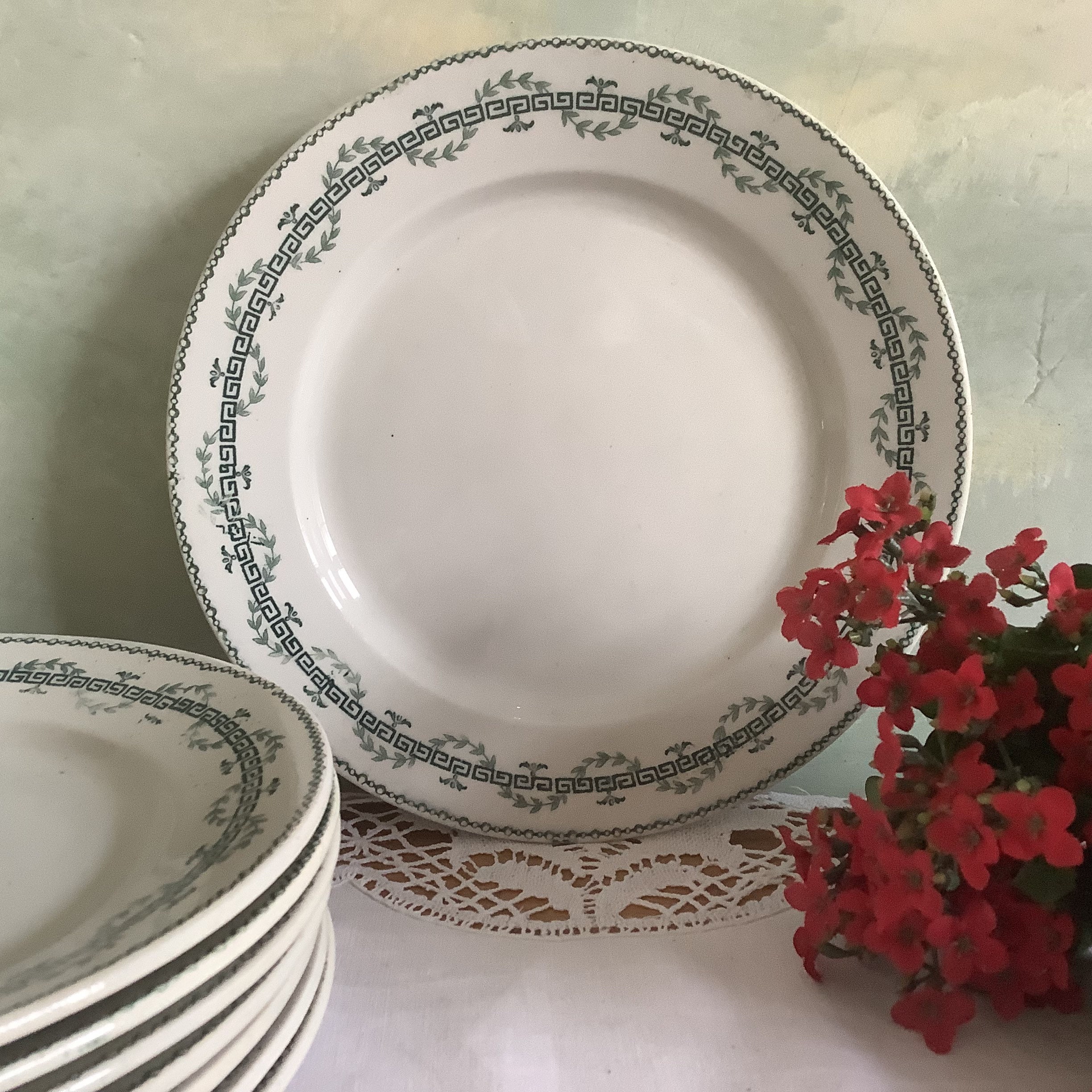 8 Assiettes Gien. Français Vintage, Pierre de Fer. Design Austerlitz, Vert Sarcelle sur Porcelaine B