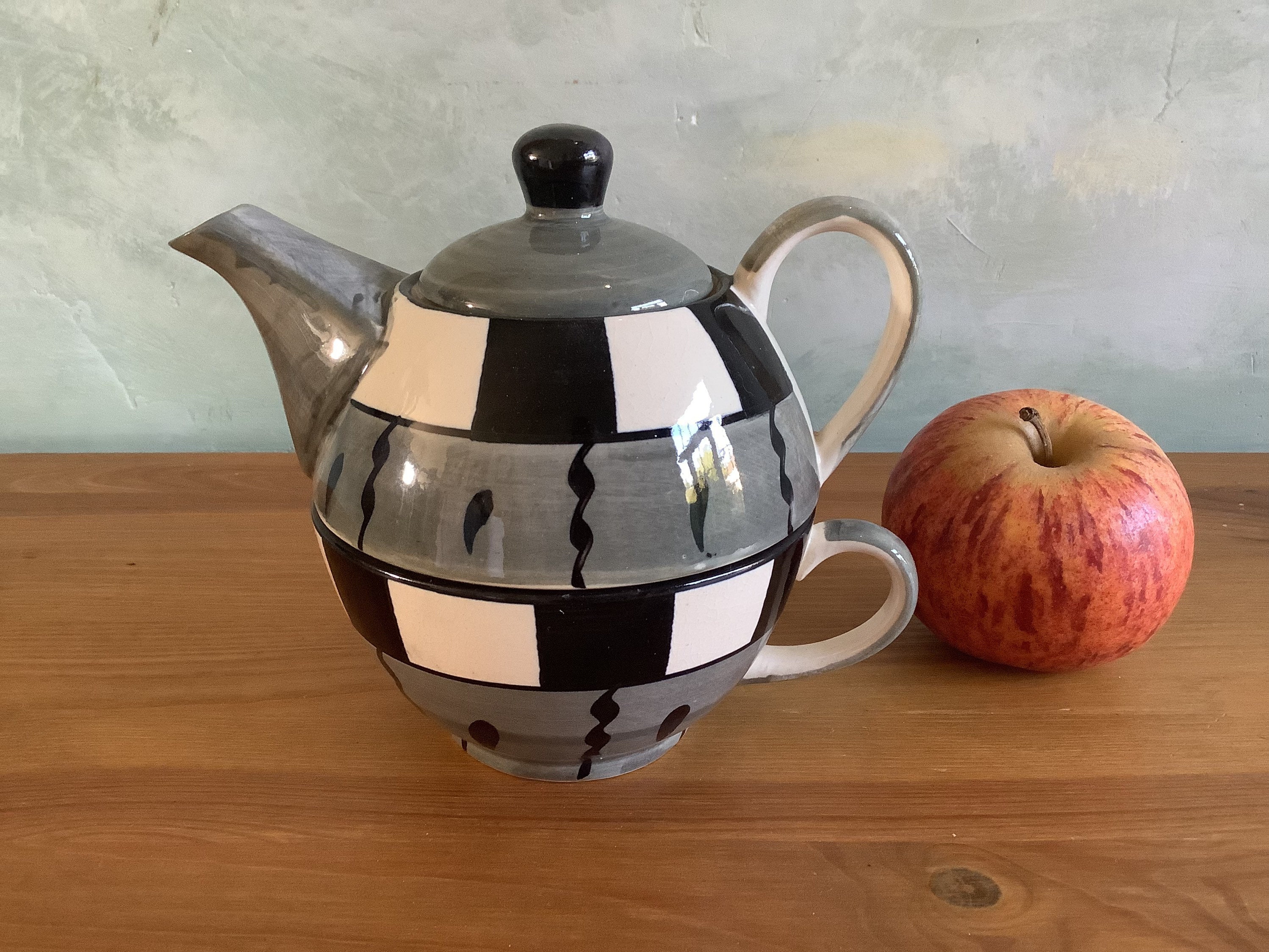 Théière et Tasse de Thé Égoïste Vintage Français. 1950 Théière Unique Thé. Théière Noires, Grises Bl