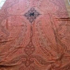 Very very long throw with cashmere motifs. Very large cashemire throw. Hand woven throw. wall hanging pure wool. 318x 158 cms