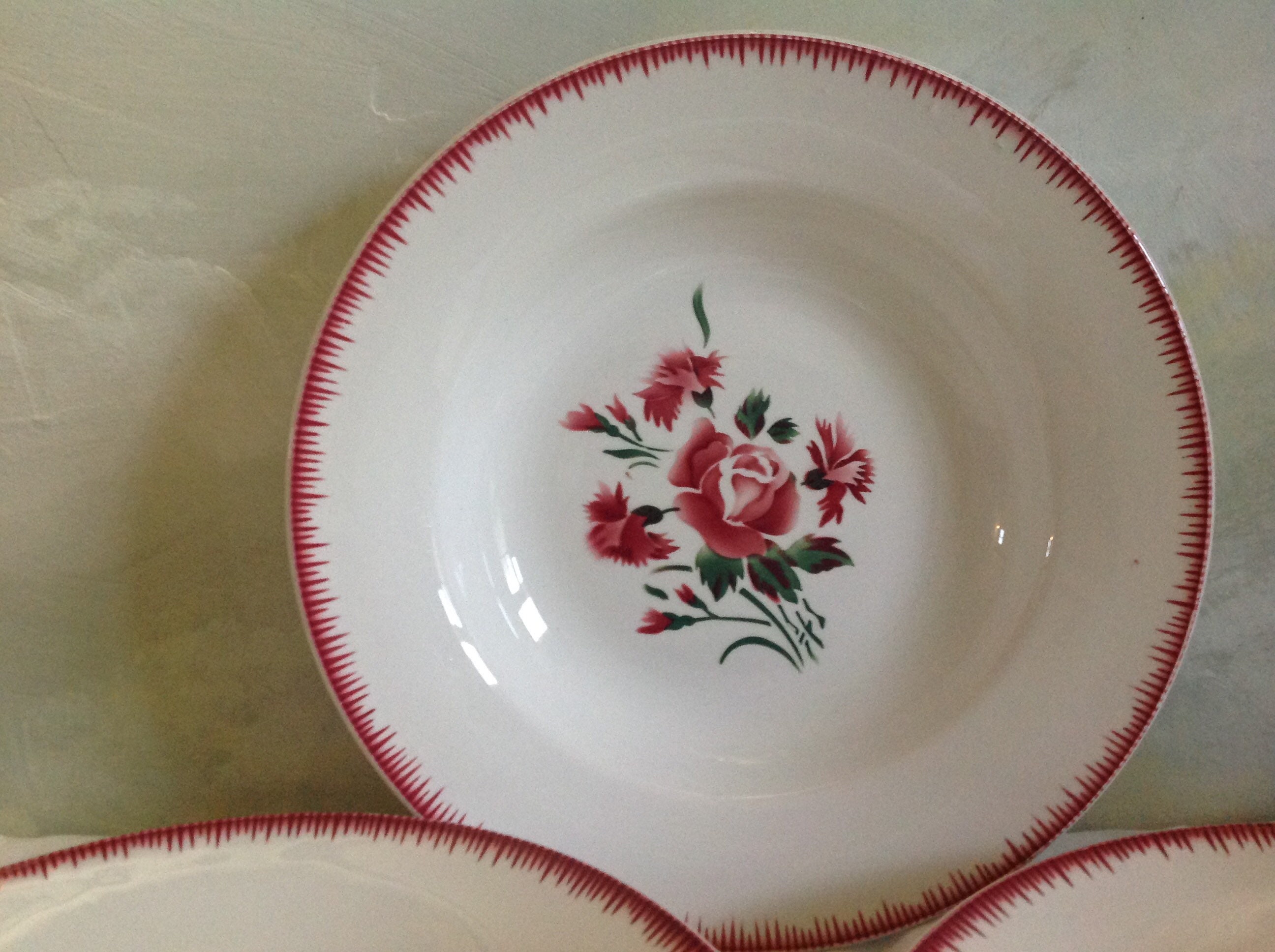 3 Assiettes à Soupe Digoin Antiques. Français Sarreguemines. Bols/Assiettes Art Déco. Roses Rouges.