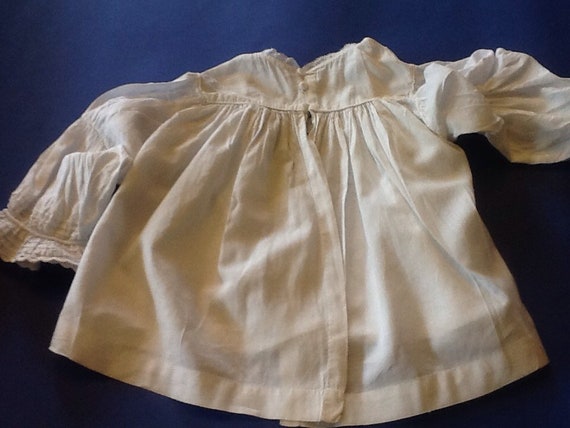 Antique French baby blouse. Entirely hand sewn, e… - image 6