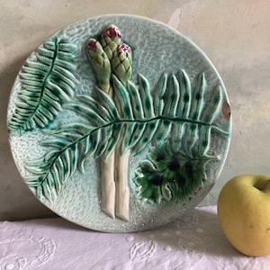 Barbotine artichoke plate. Vintage French artichoke or asparagus plate- Majolica plate- Rare artichoke plate- green artichoke plate.