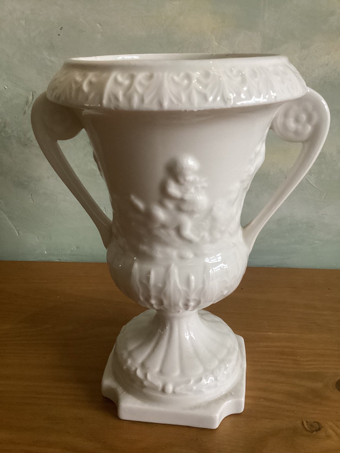 Vintage White Porcelain Vase With Cherubs. Angels, Putti, Cherubs in Porcelain. Excellent