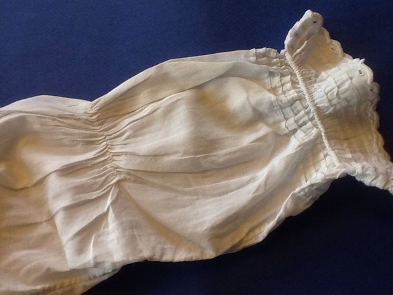 Antique French baby blouse. Entirely hand sewn, e… - image 7