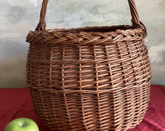 Vintage French Basket. 1950s Wicker Market Basket. Round Basket  