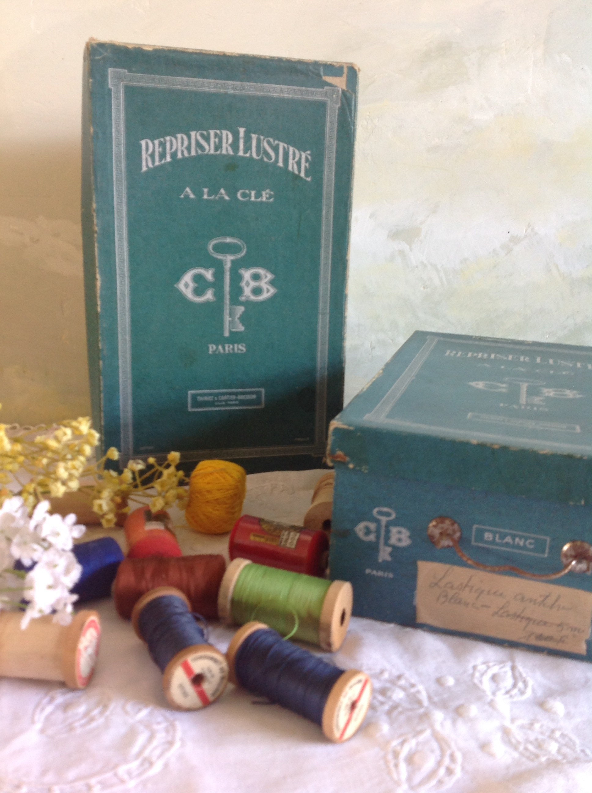 2 Français Boîtes en Carton Antiques. Boîtes Haberdashery . Boîte de Rangement. Antique. Paris Merce