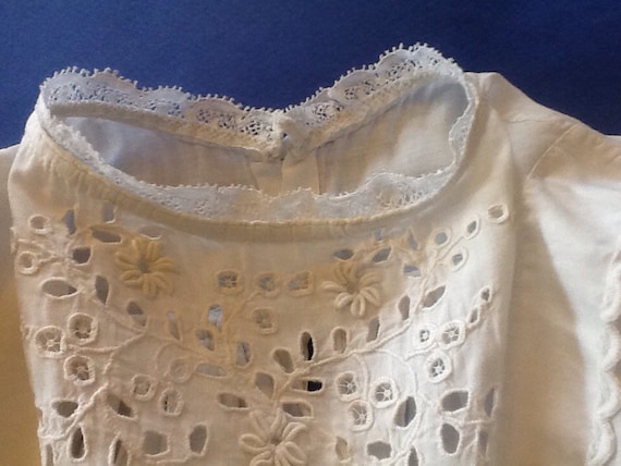 Antique French baby blouse. Entirely hand sewn, e… - image 4