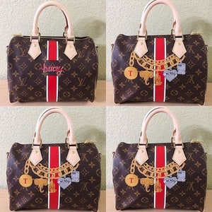 Louis Vuitton Bag charms Beige Leather ref.862383 - Joli Closet